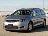 Used 2020 Chrysler Pacifica Touring-L image 3