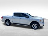 Used 2018 Nissan Titan SV image 4