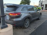 Used 2019 Toyota Highlander XLE image 3
