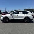 Used 2022 Volkswagen Tiguan SE image 2