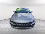 Used 2024 Hyundai Elantra SE image 2