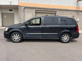 Used 2014 Chrysler Town & Country Touring image 4