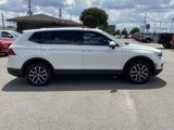 Used 2021 Volkswagen Tiguan SE w/ Panoramic Sunroof Package image 5