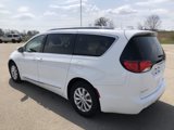 Used 2018 Chrysler Pacifica Touring-L image 3