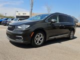 Used 2023 Chrysler Pacifica Limited image 3