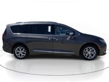 Used 2019 Chrysler Pacifica Limited image 3