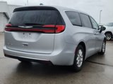 Used 2023 Chrysler Pacifica Touring-L image 3