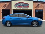 Used 2017 Hyundai Elantra SE image 2