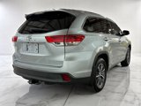 Used 2017 Toyota Highlander XLE image 5
