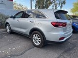 Used 2020 Kia Sorento LX image 2