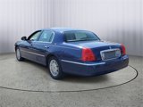 Used 2011 Lincoln Town Car Signature Limited image 3