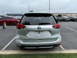 Used 2017 Nissan Rogue SV image 4