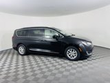 Used 2020 Chrysler Pacifica Touring-L image 2