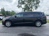 Used 2023 Chrysler Pacifica Touring-L image 4