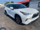 Used 2023 Toyota Highlander XLE image 3