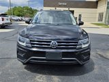 Used 2021 Volkswagen Tiguan SE w/ Panoramic Sunroof Package image 2