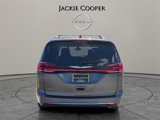 Used 2022 Chrysler Pacifica Touring-L image 4
