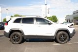 Used 2017 Jeep Cherokee Trailhawk image 3
