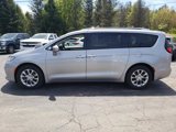 Used 2021 Chrysler Pacifica Touring-L image 4