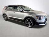 Used 2023 Kia Niro LX image 4
