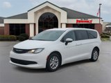 Used 2022 Chrysler Voyager LX image 2