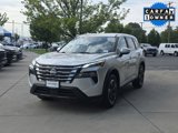 Used 2024 Nissan Rogue SV image 2