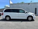 Used 2016 Chrysler Town & Country Touring image 2