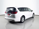 Used 2017 Chrysler Pacifica Touring image 5