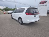 Used 2023 Chrysler Pacifica Touring-L image 3