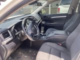 Used 2017 Toyota Highlander LE image 3