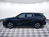 Used 2020 Toyota Highlander XLE image 2