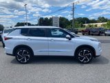 Used 2022 Mitsubishi Outlander SE image 2