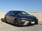 Used 2018 Toyota Camry SE image 2