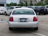 Used 2002 Lincoln Town Car Signature image 6