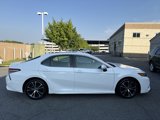 Used 2018 Toyota Camry SE image 2