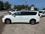 Used 2022 Chrysler Pacifica Touring image 6