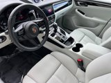 Certified 2024 Porsche Macan Turbo image 4
