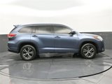 Used 2018 Toyota Highlander LE image 2