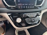 Used 2018 Chrysler Pacifica Touring-L w/ Advanced Safetytec Group image 6