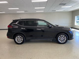 Used 2018 Nissan Rogue SV image 4