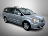 Used 2014 Chrysler Town & Country Touring-L image 3