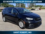 Used 2022 Chrysler Pacifica Touring-L image 4