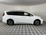 Used 2021 Chrysler Pacifica Limited w/ Uconnect Theater Family Group image 5