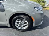 Used 2023 Chrysler Pacifica Touring-L image 2