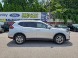 Used 2018 Nissan Rogue SV image 3