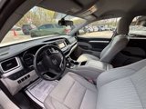 Used 2015 Toyota Highlander LE image 6