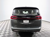 Used 2022 Chrysler Pacifica Touring-L image 5