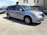 Used 2014 Chrysler Town & Country Touring-L image 3