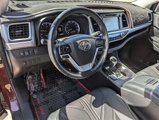 Used 2017 Toyota Highlander Plus image 2