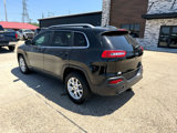 Used 2018 Jeep Cherokee Latitude image 2